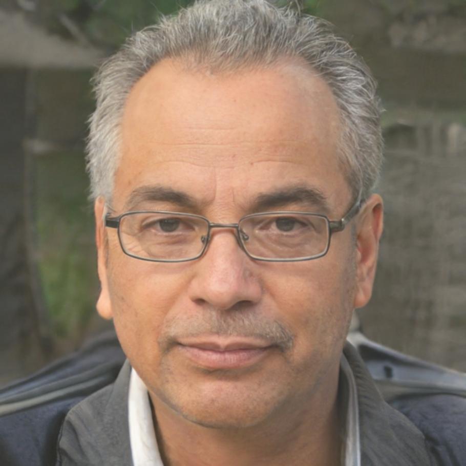 Retrato profesional de instructora de ahorro familiar